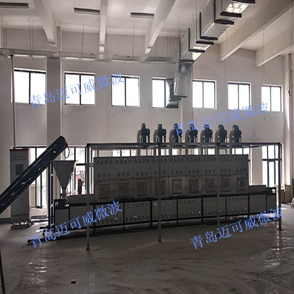 某環(huán)保企業(yè)：隧道式微波昆蟲加熱膨化設(shè)備，用于黑水虻的微波膨化
